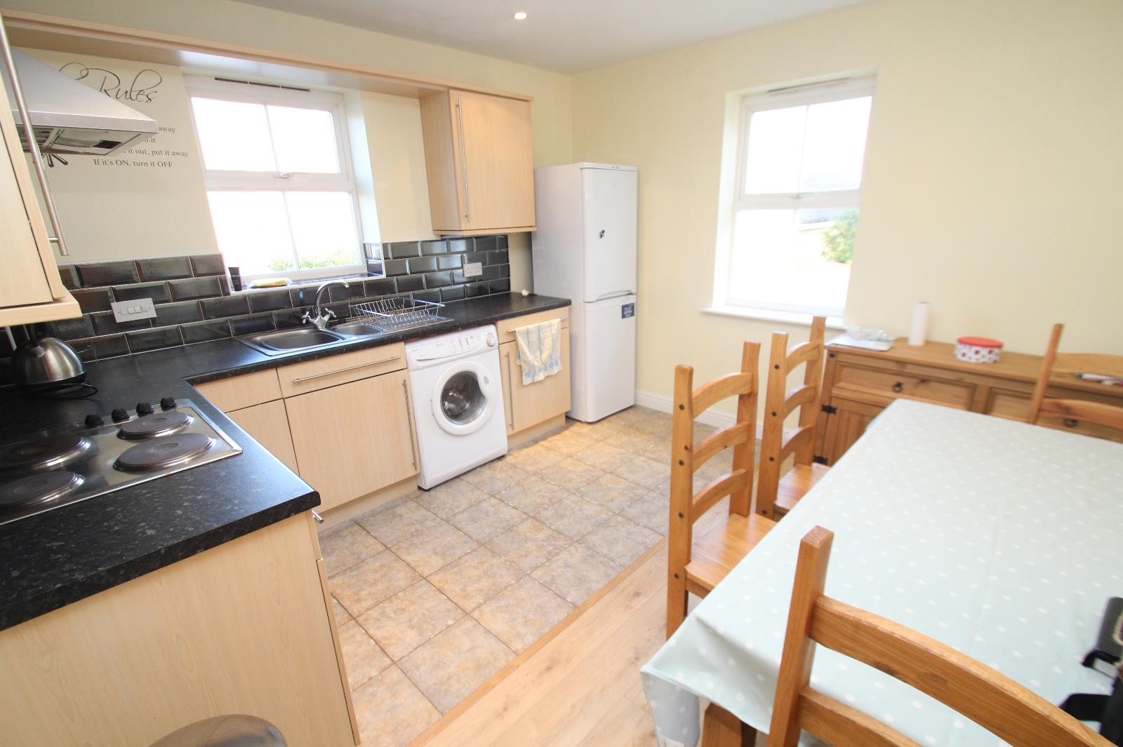 Flat Roxholme Grove in Leeds
