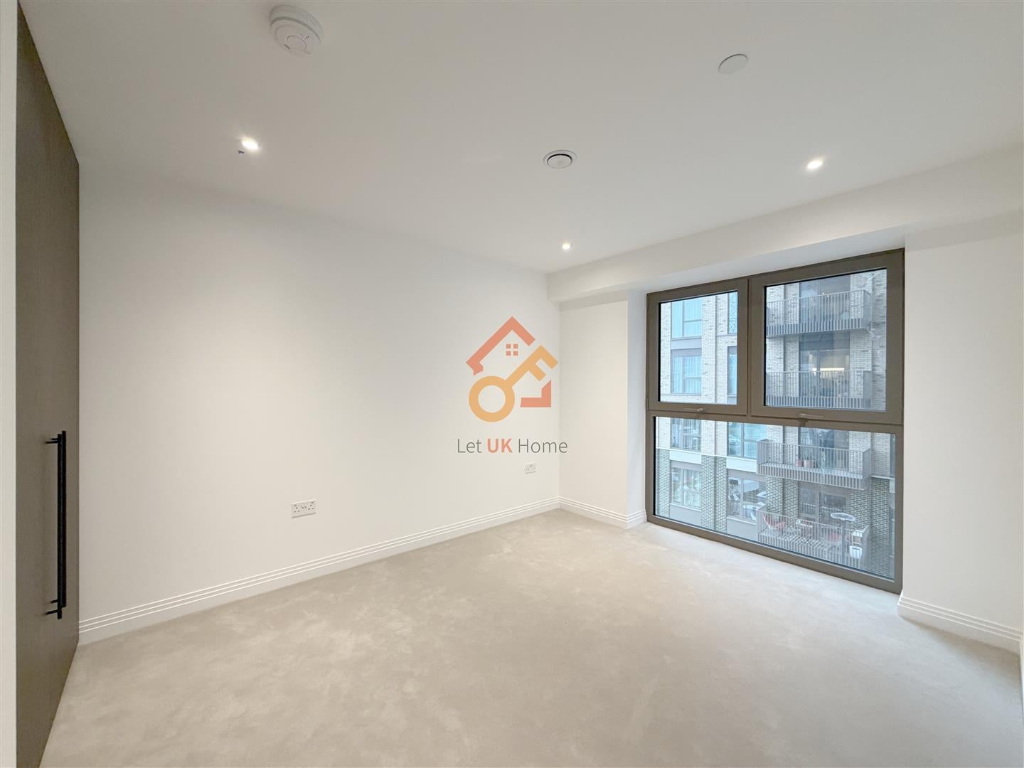 Flat Eden Place in Oxted