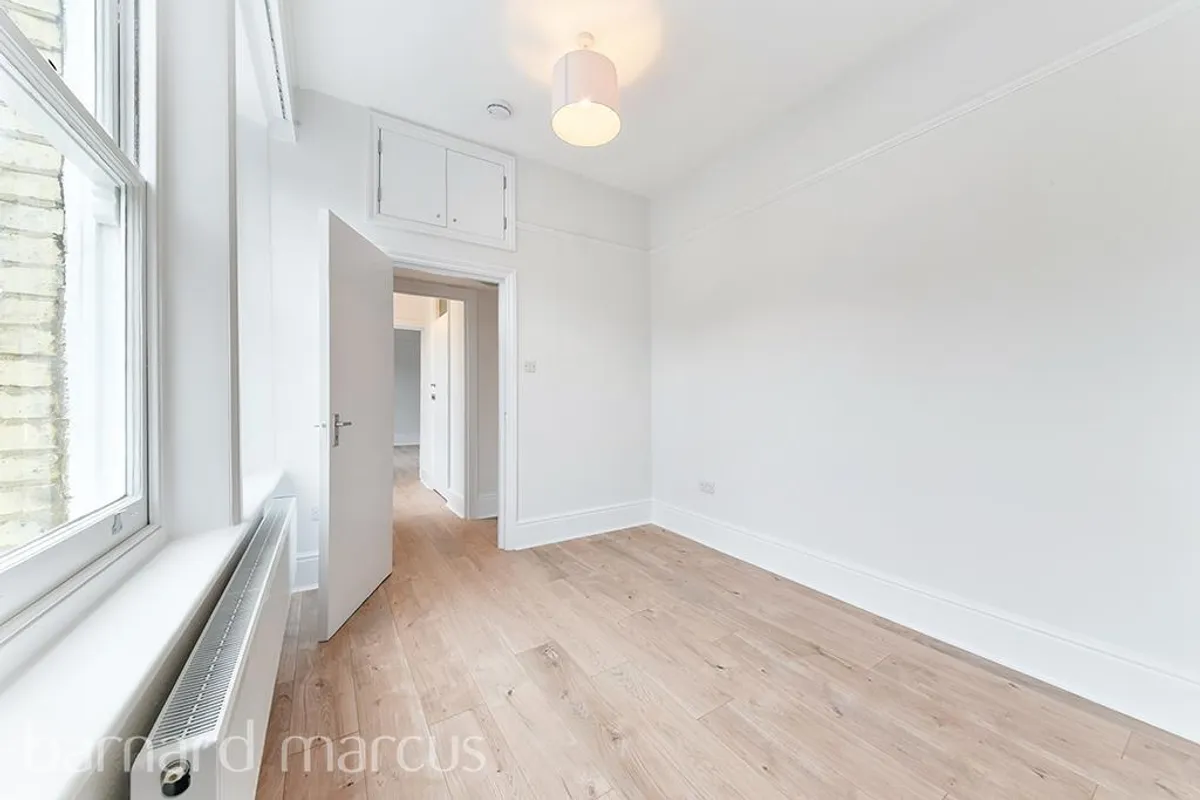 Flat Edith Road in Greater London