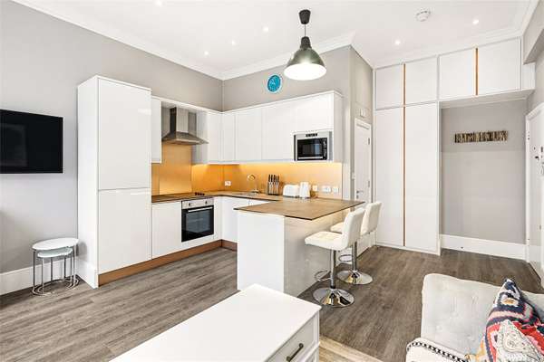 Flat Trebovir Road in Greater London