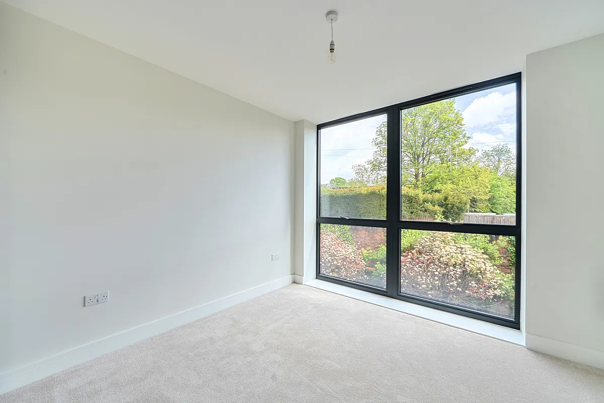 Flat Hargrave Road in Maidenhead