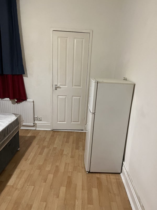 Room Hough Lane in Wombwell