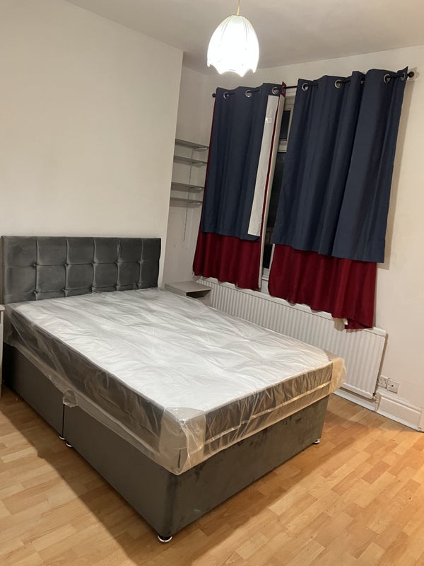 Room Hough Lane in Wombwell