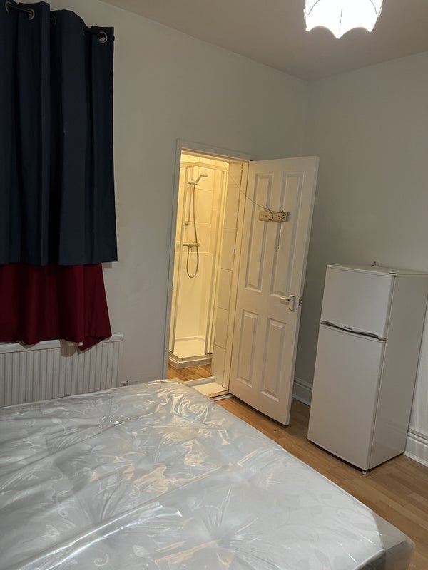Room Hough Lane in Wombwell