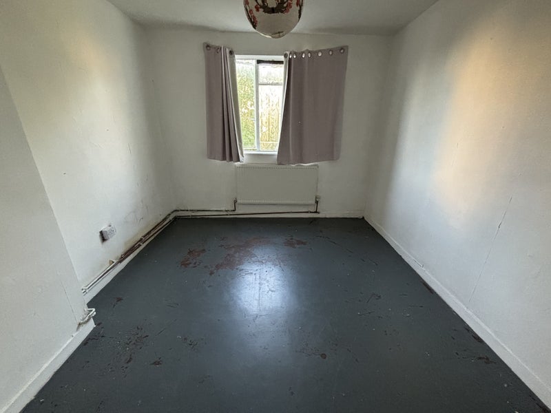 Flat Moberly Road in Greater London