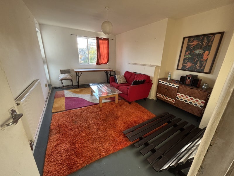 Flat Moberly Road in Greater London