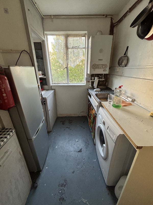 Flat Moberly Road in Greater London
