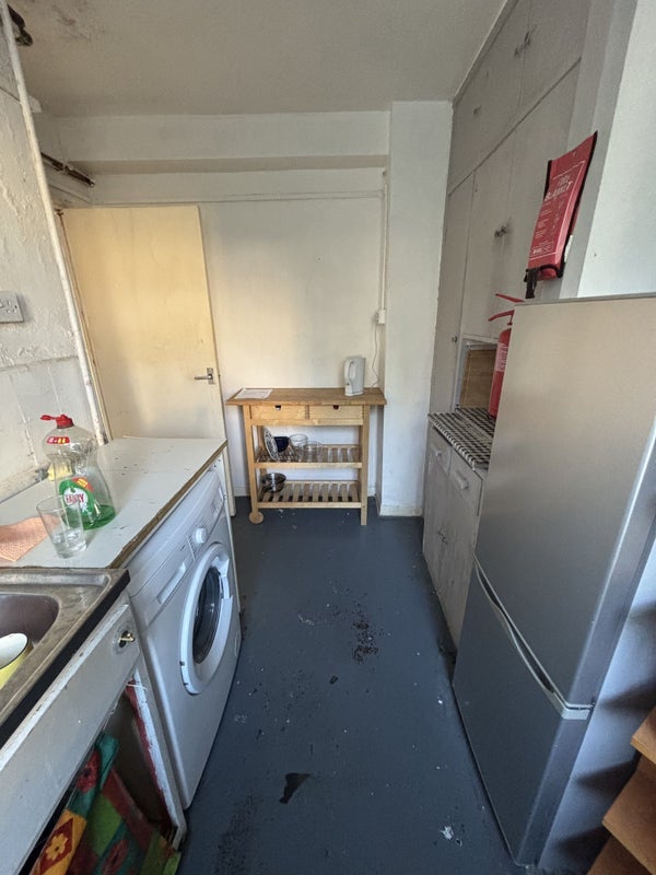 Flat Moberly Road in Greater London