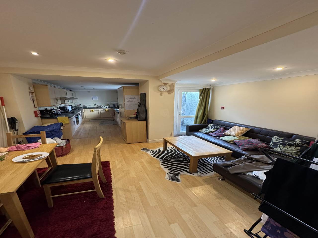 Room Bedford Street in Cardiff