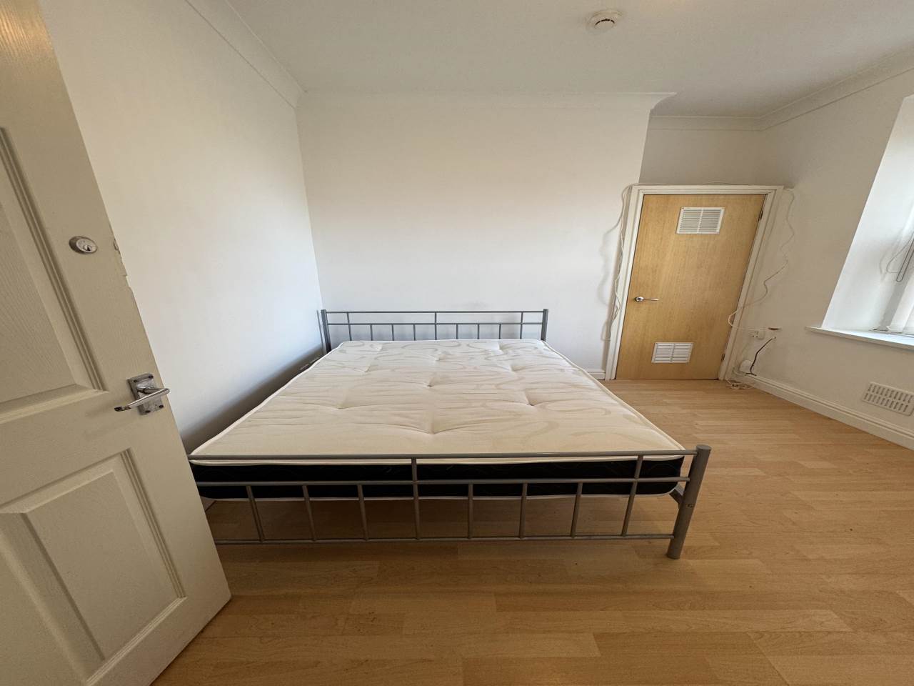 Room Bedford Street in Cardiff