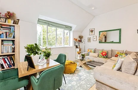 Flat Ashdene Gardens in Reading