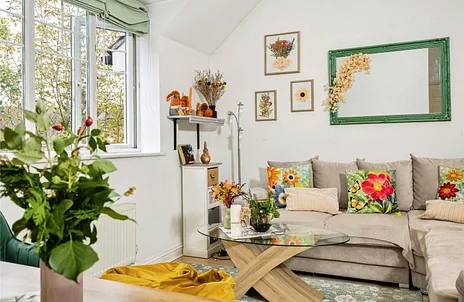 Flat Ashdene Gardens in Reading