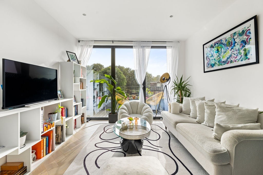 Flat Durnsford Road in Greater London