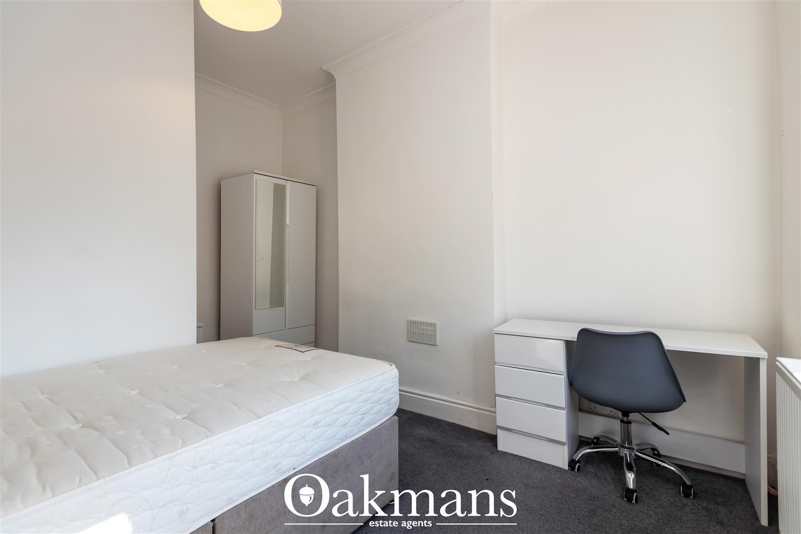 Flat Summerfield Crescent in Birmingham