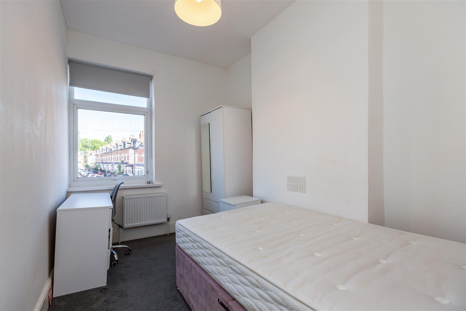 Flat Summerfield Crescent in Birmingham