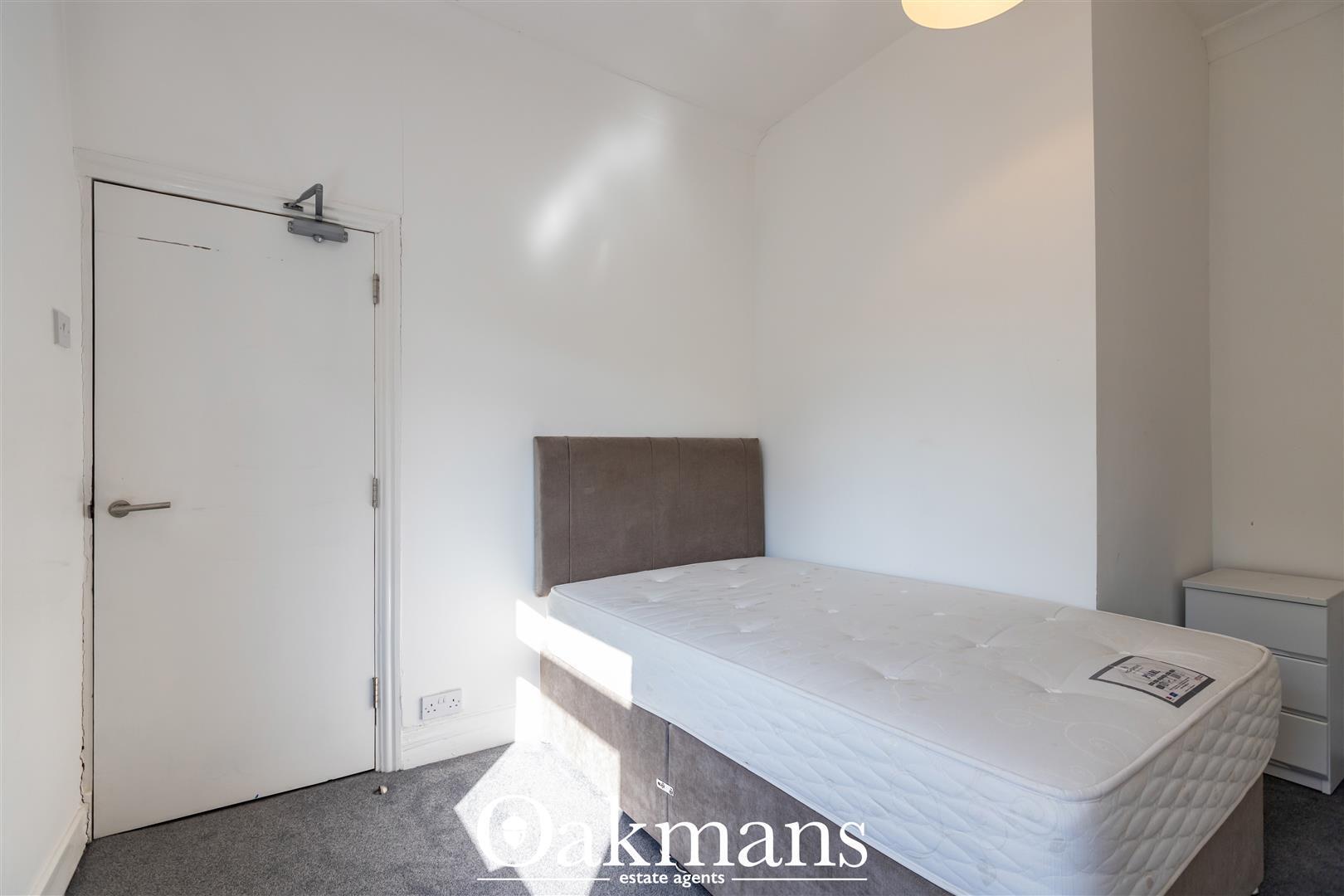 Flat Summerfield Crescent in Birmingham