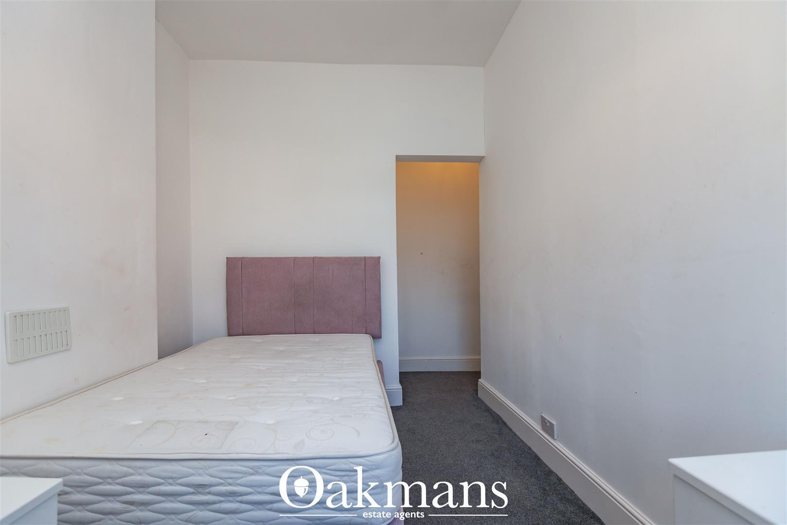 Flat Summerfield Crescent in Birmingham