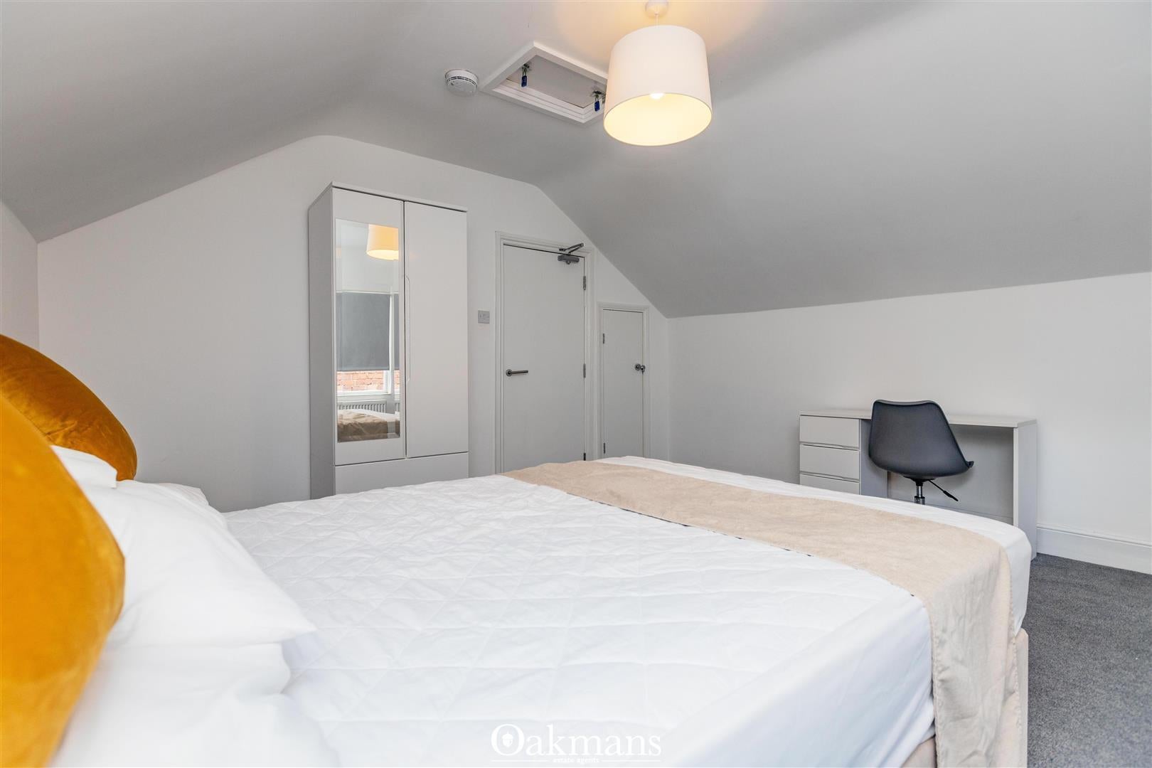 Flat Summerfield Crescent in Birmingham