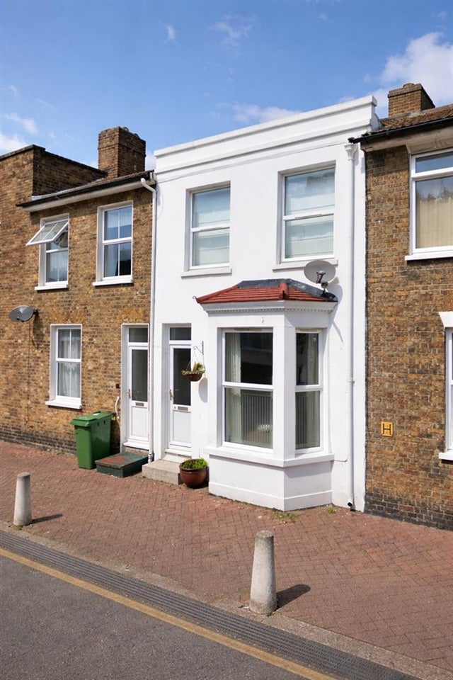 Flat Alma Street in Borough of Swale