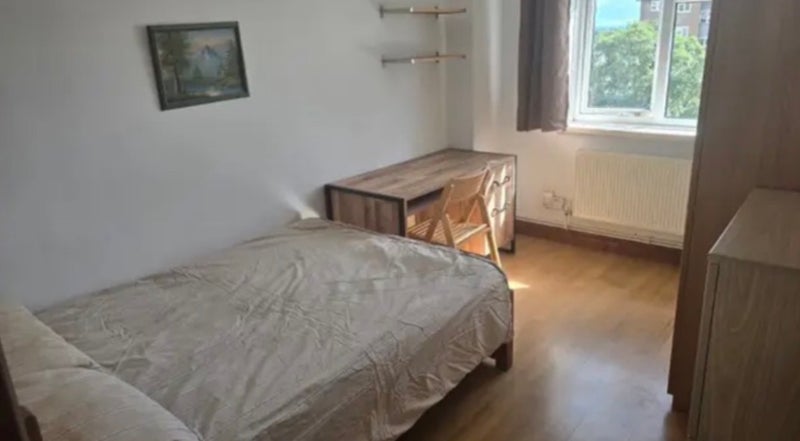 Room Finchley Road in Greater London