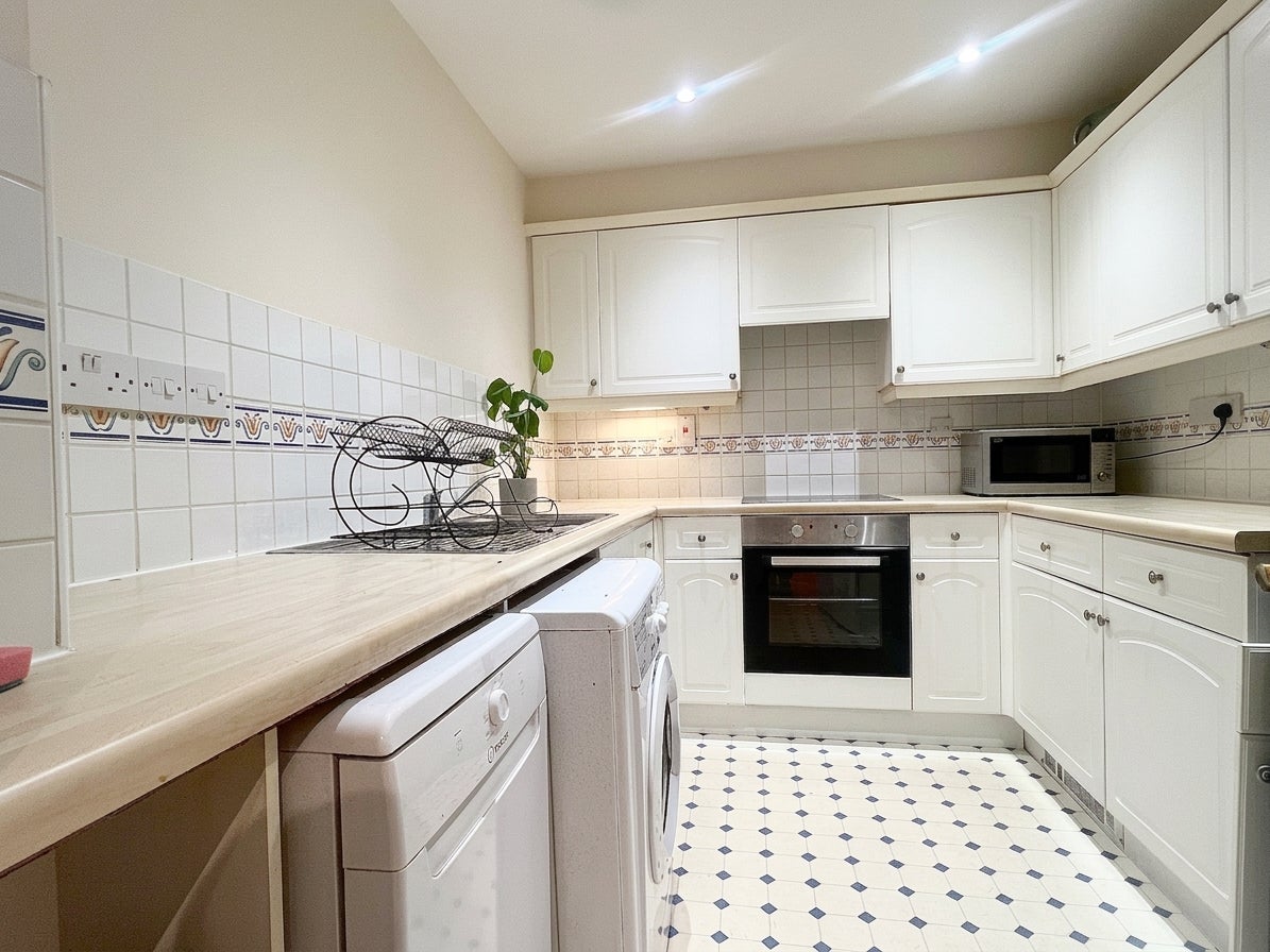 Flat Draper Close in Greater London