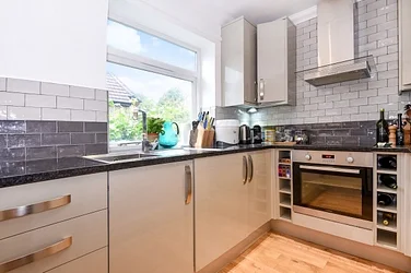 Flat Spencer Hill in Greater London