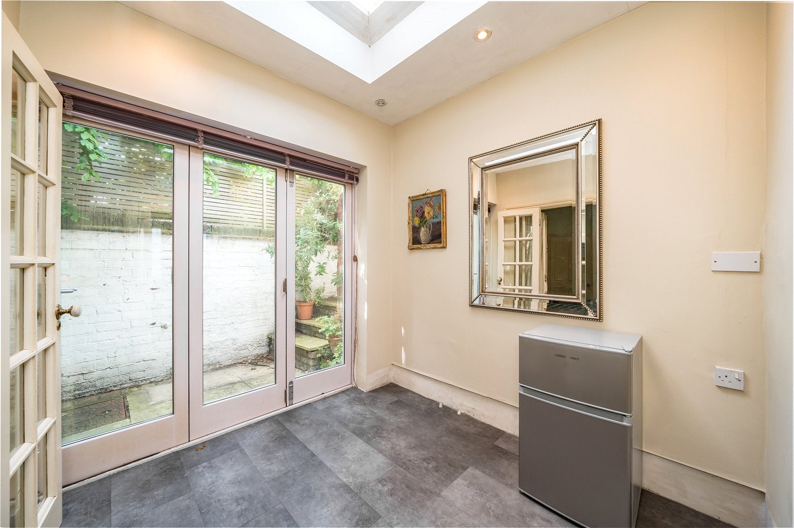 Flat Peterborough Villas in Greater London