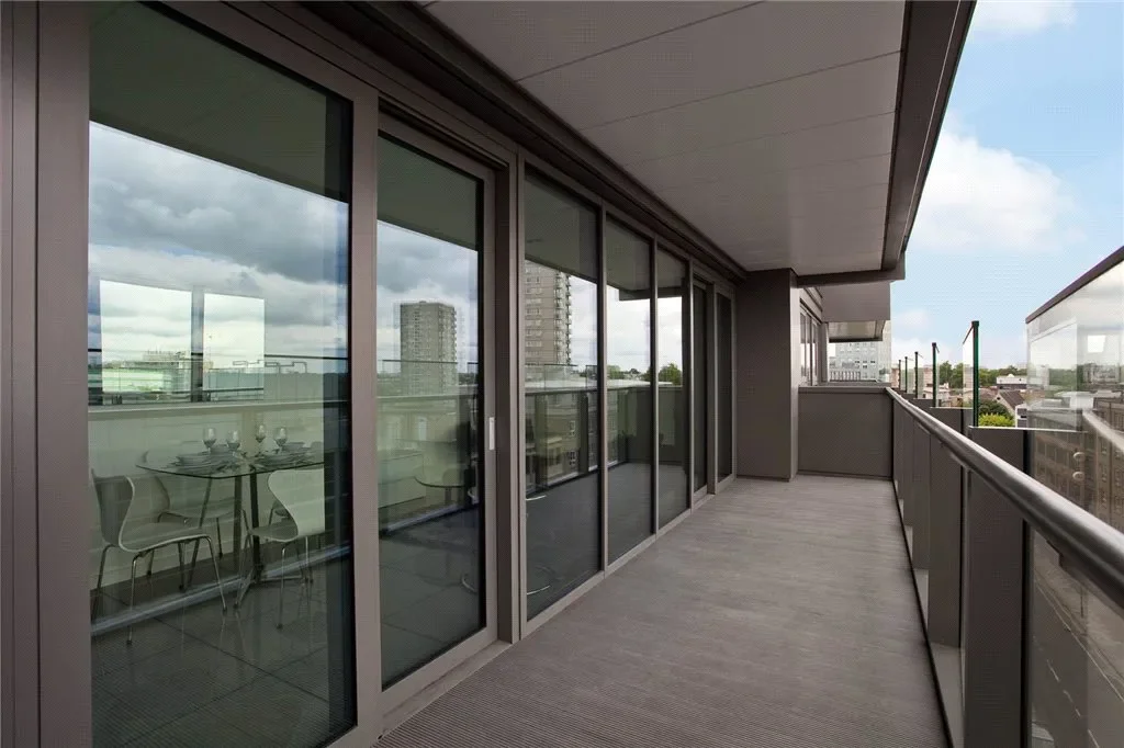 Flat Brock Street in Greater London