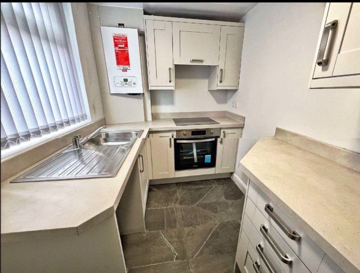 Room King's Road in Tameside