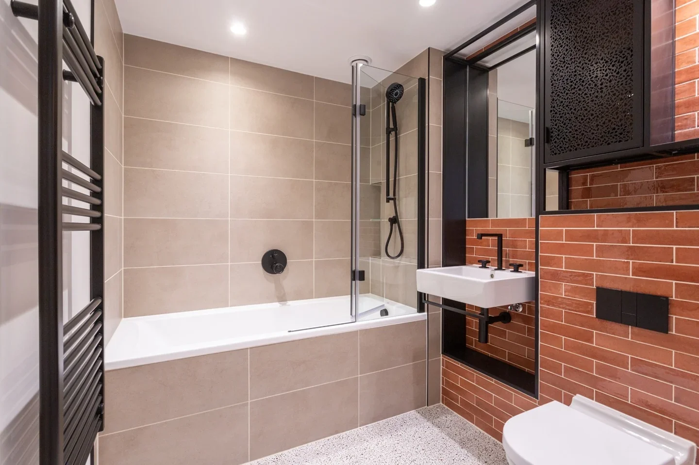 Flat Hawser Lane in Greater London