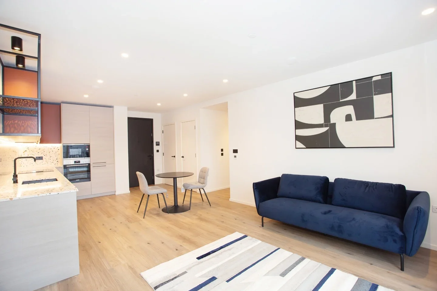 Flat Hawser Lane in Greater London