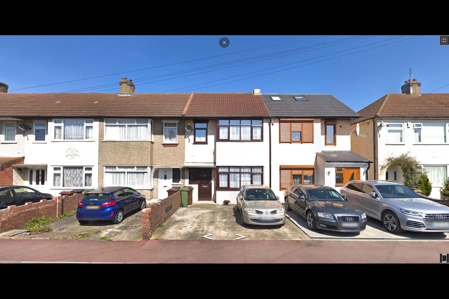 House Western Avenue in Greater London