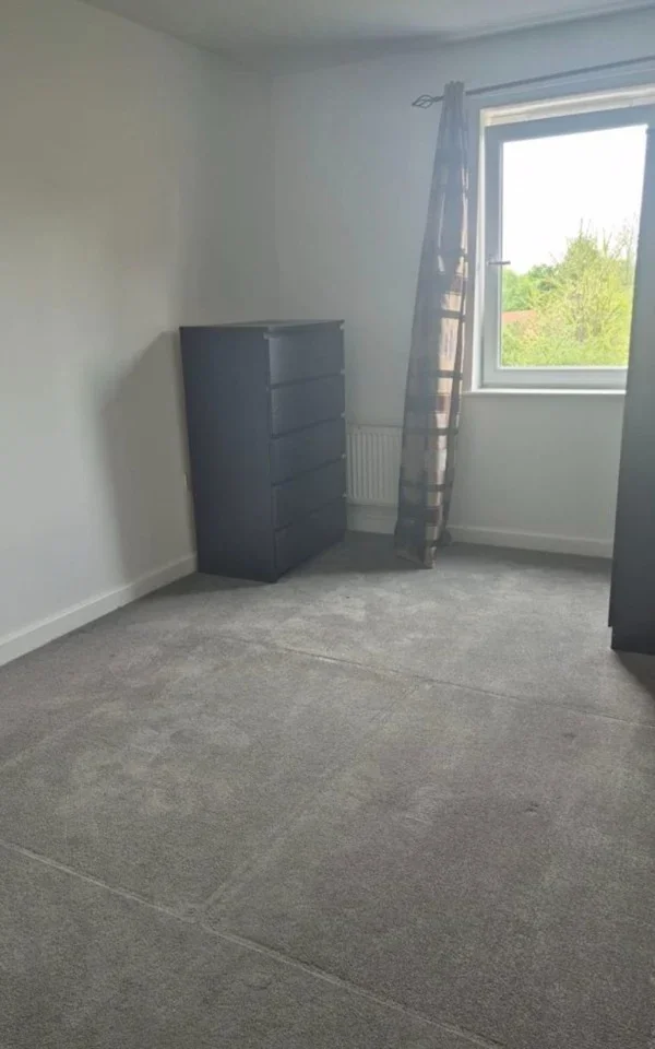 Flat Walton Road in Greater London