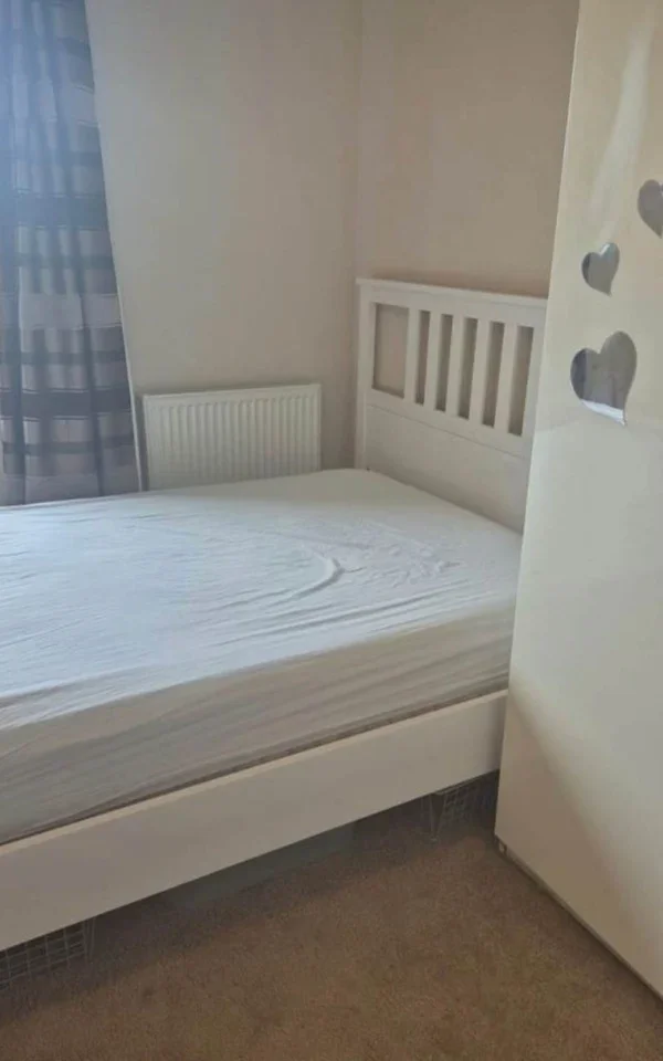 Flat Walton Road in Greater London