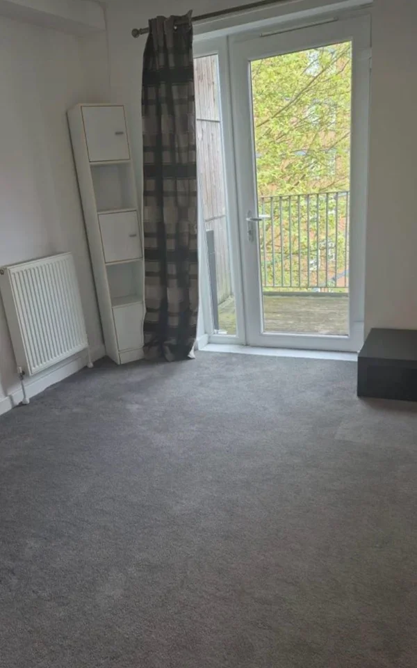 Flat Walton Road in Greater London