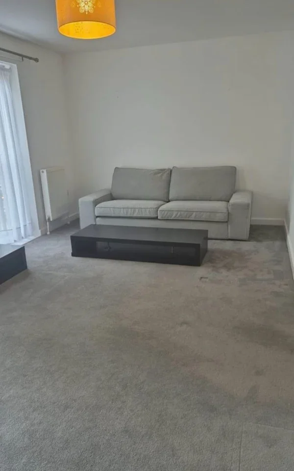 Flat Walton Road in Greater London