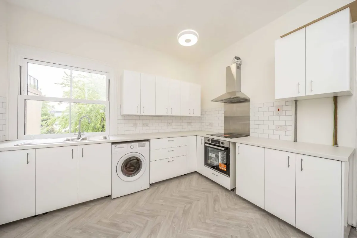 Flat Fontenoy Road in Greater London