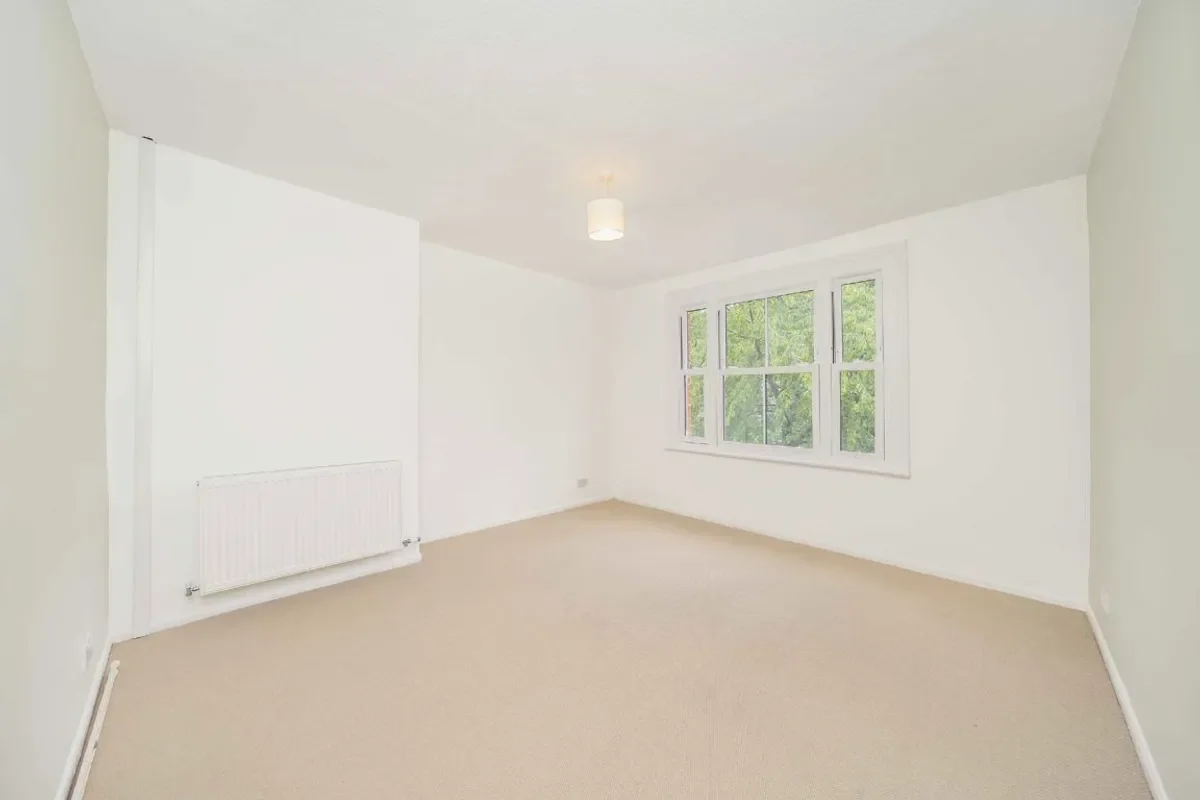 Flat Fontenoy Road in Greater London