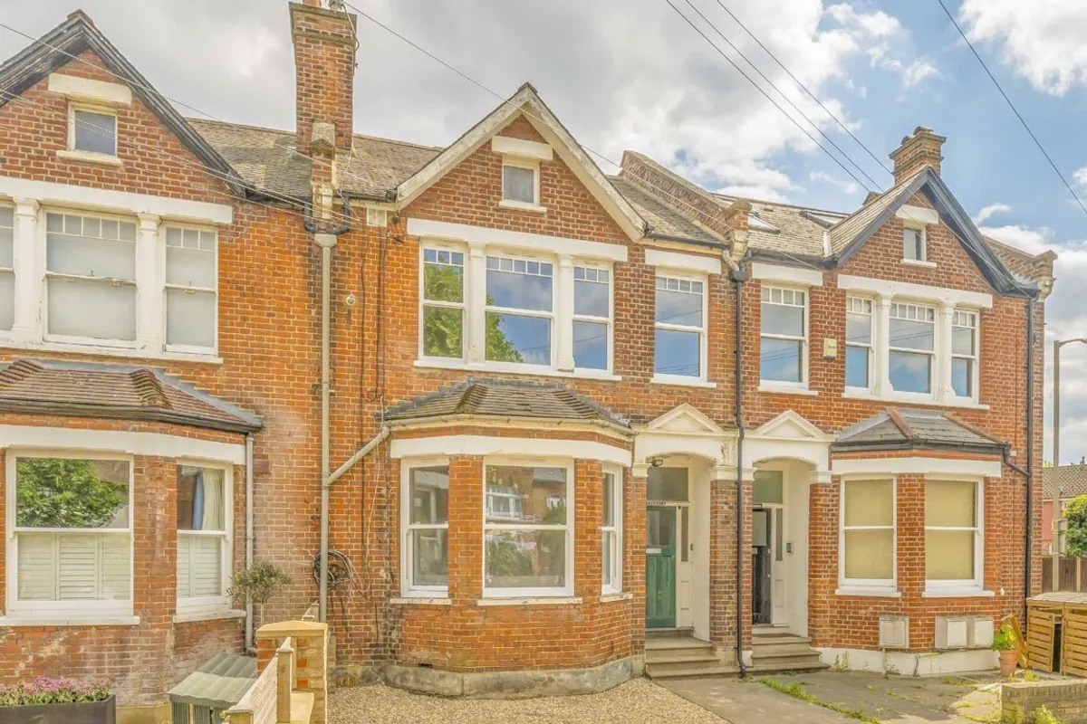 Flat Fontenoy Road in Greater London