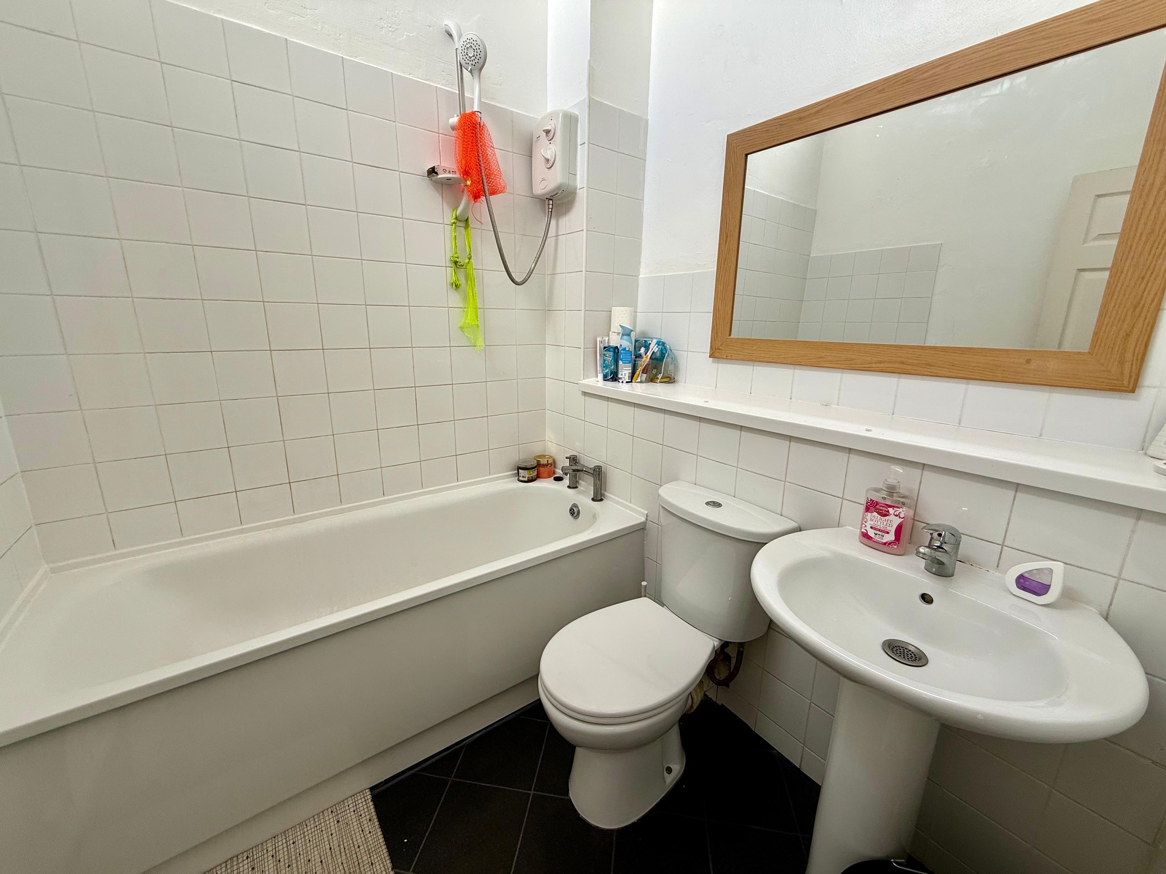 Room Milnrow Close in Manchester
