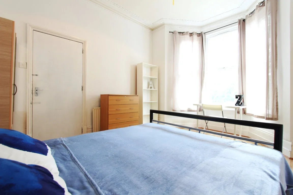 Room Olive Grove in Greater London