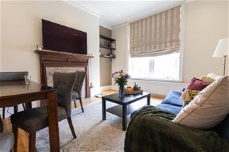 Flat Fitz-George Avenue in Greater London