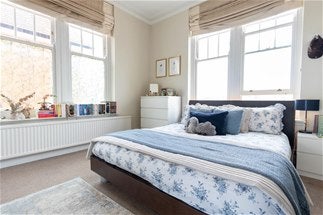 Flat Fitz-George Avenue in Greater London