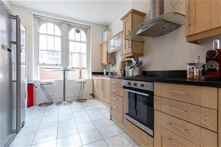 Flat Fitz-George Avenue in Greater London
