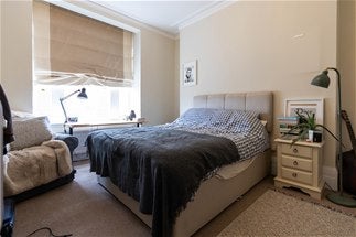 Flat Fitz-George Avenue in Greater London