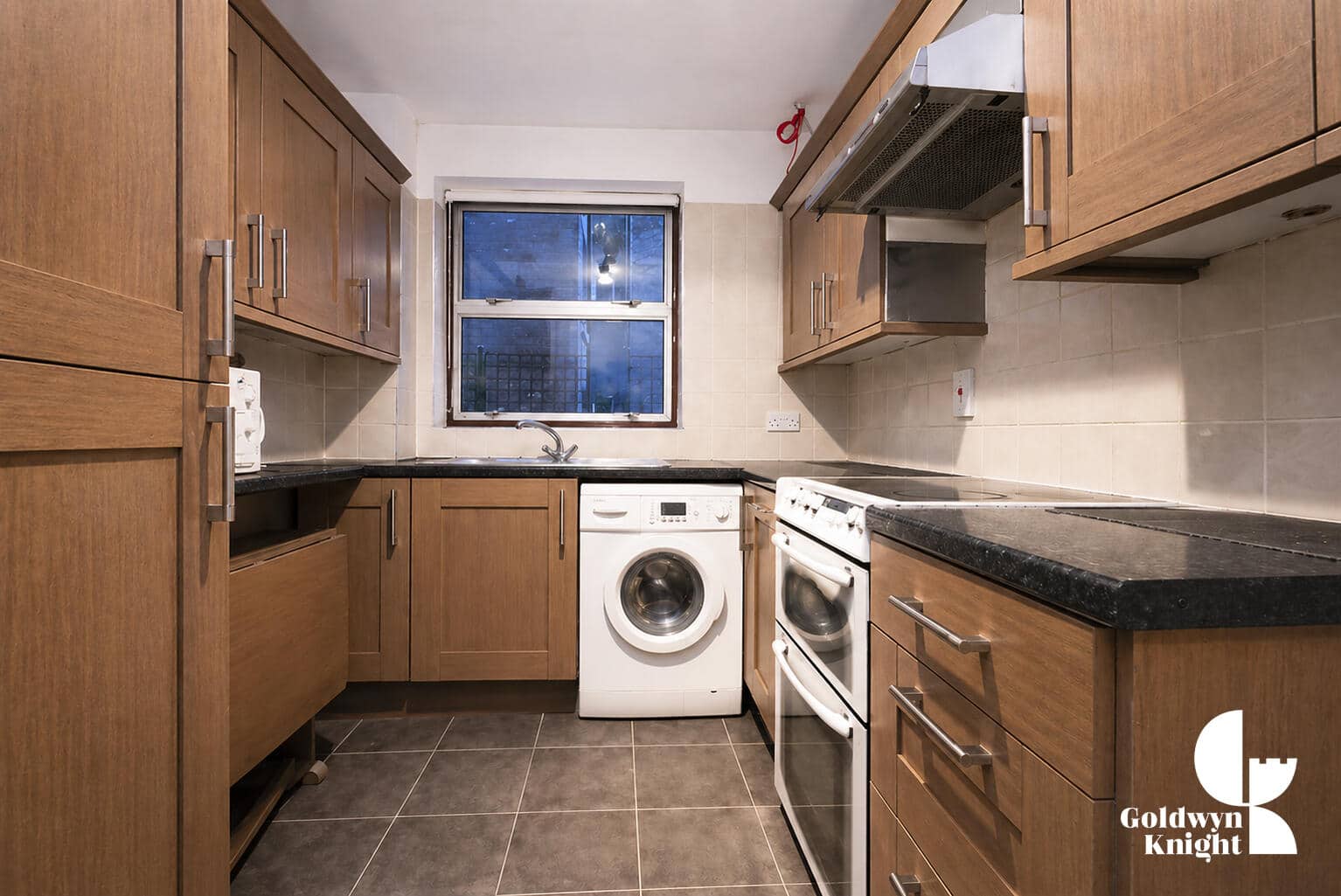 Flat Parkgate Road in Greater London