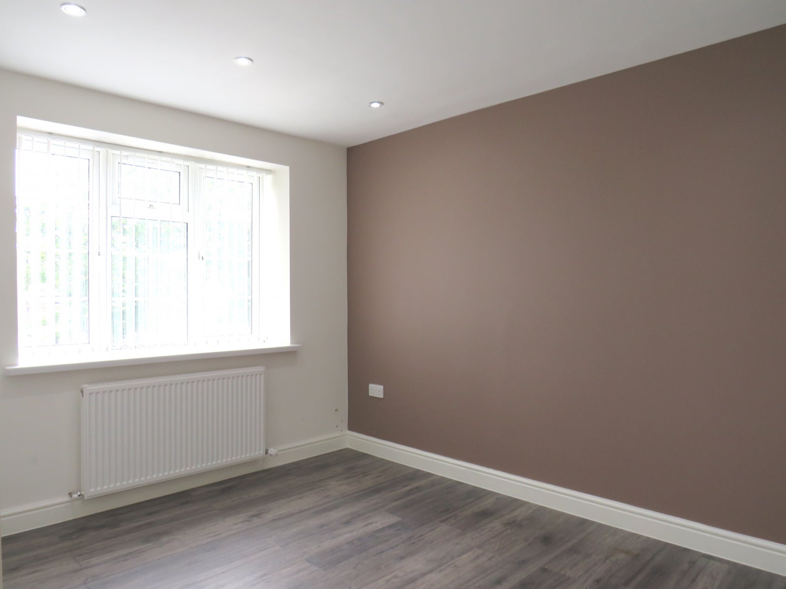 Flat Bilton Road in Greater London