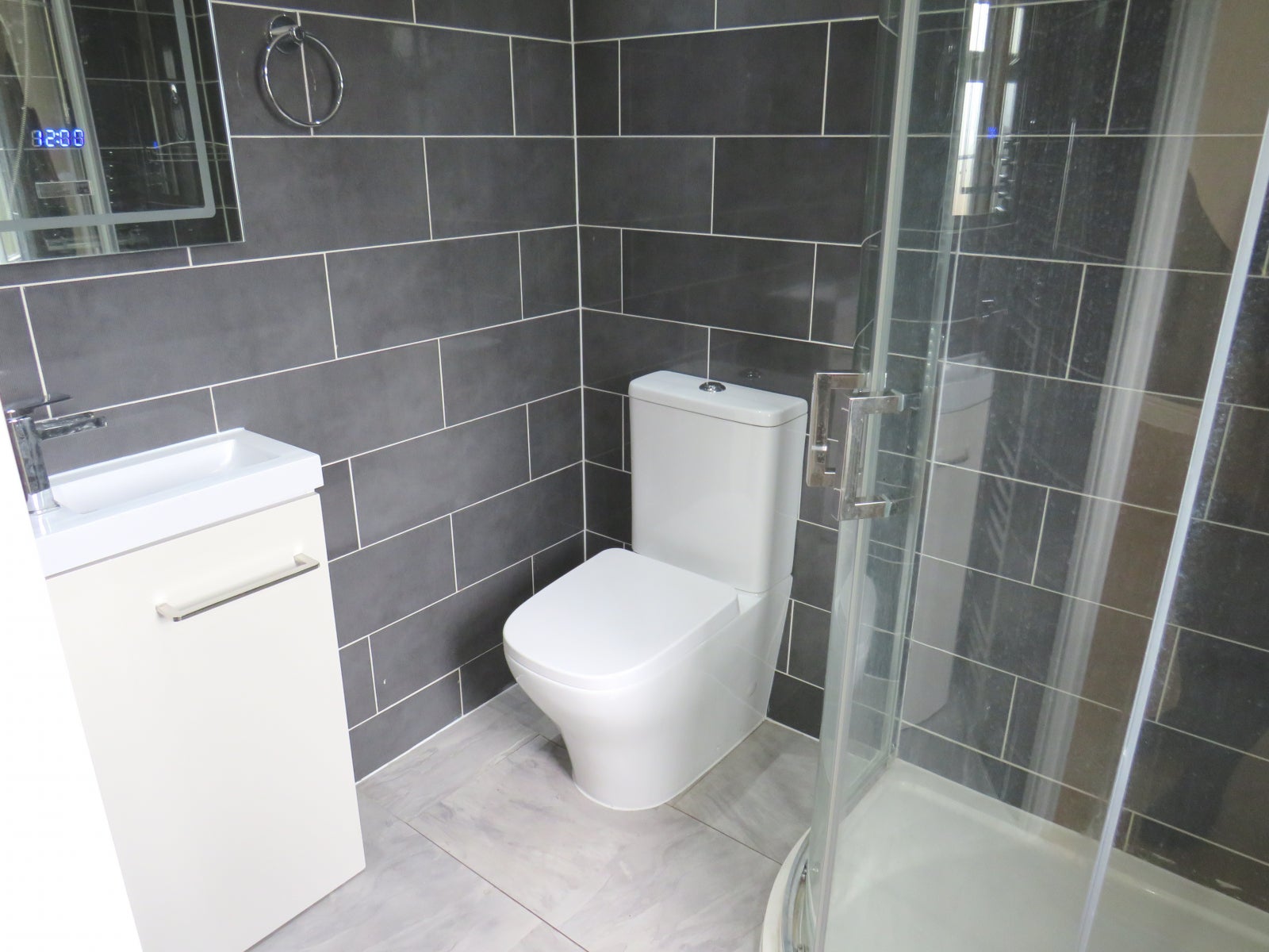 Flat Bilton Road in Greater London