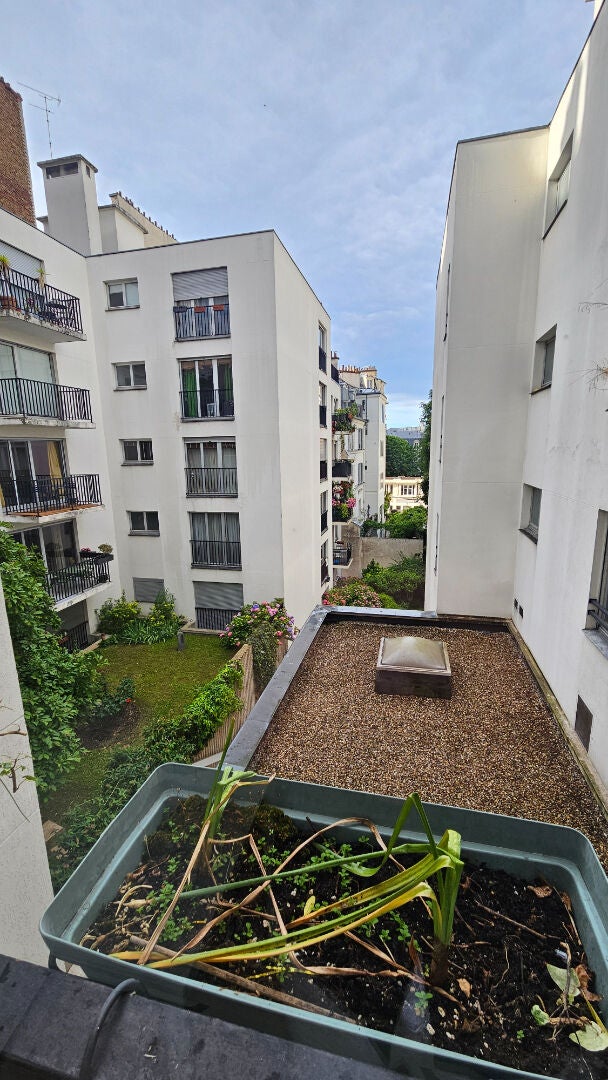 Appartement Rue du Mont Cenis à Paris