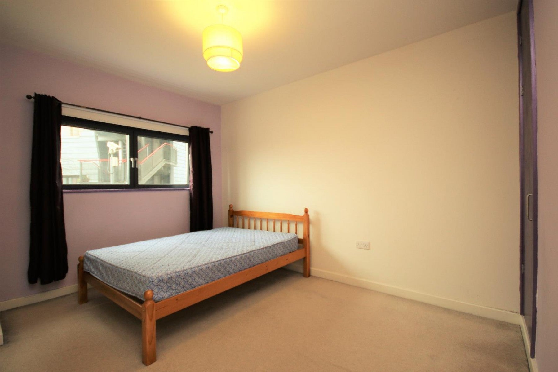 Flat Drayton Park in Greater London
